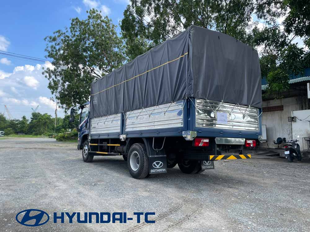 Giá xe tải 6.5 tấn IZ650 SE Đô Thành thùng mui bạt
